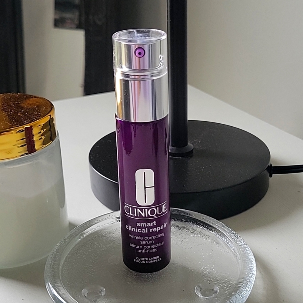Laser smart.CLINIQUE SMART CLINICAL REPAIR  WRINKLE CORRECTING SERUM.    1fl ONZ